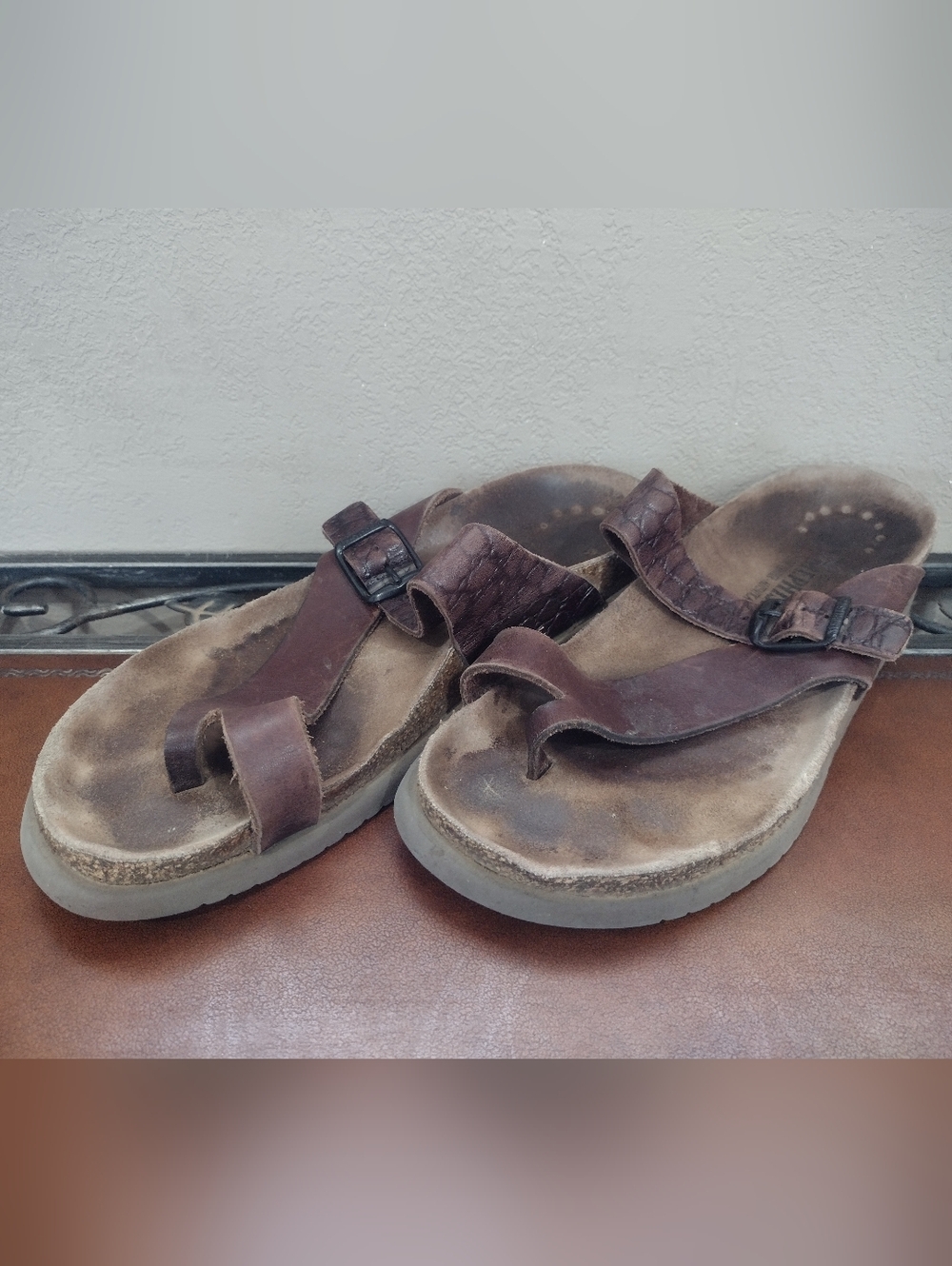 Mephisto Genuine Leather Dark Brown Buckle Toe-Loop Sandals Size 38
